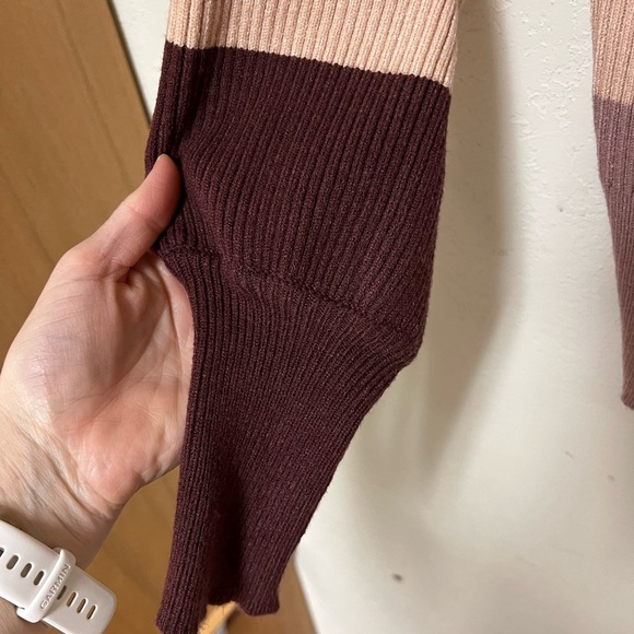 Colorblock Women's Sweater BKE RED size large - Picture 5 of 8